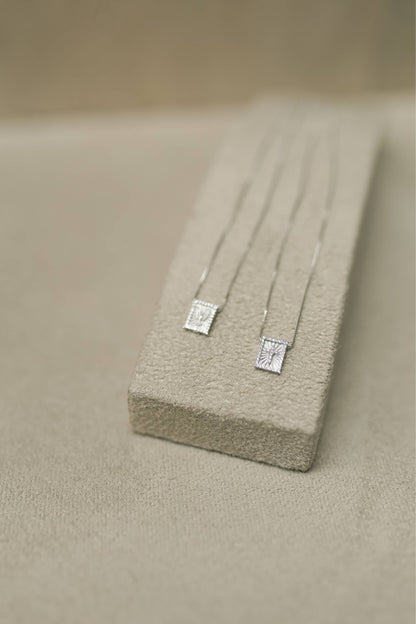 Colar Escapulário Mini Espírito Santo Ródio Branco