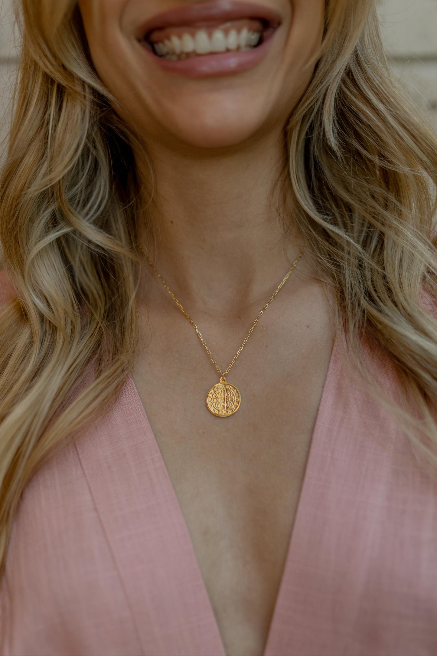 Colar Medalha de São Bento Dourado