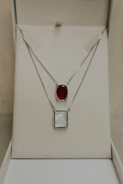 Colar Escapulário Madrepérola Rubi Ródio Branco