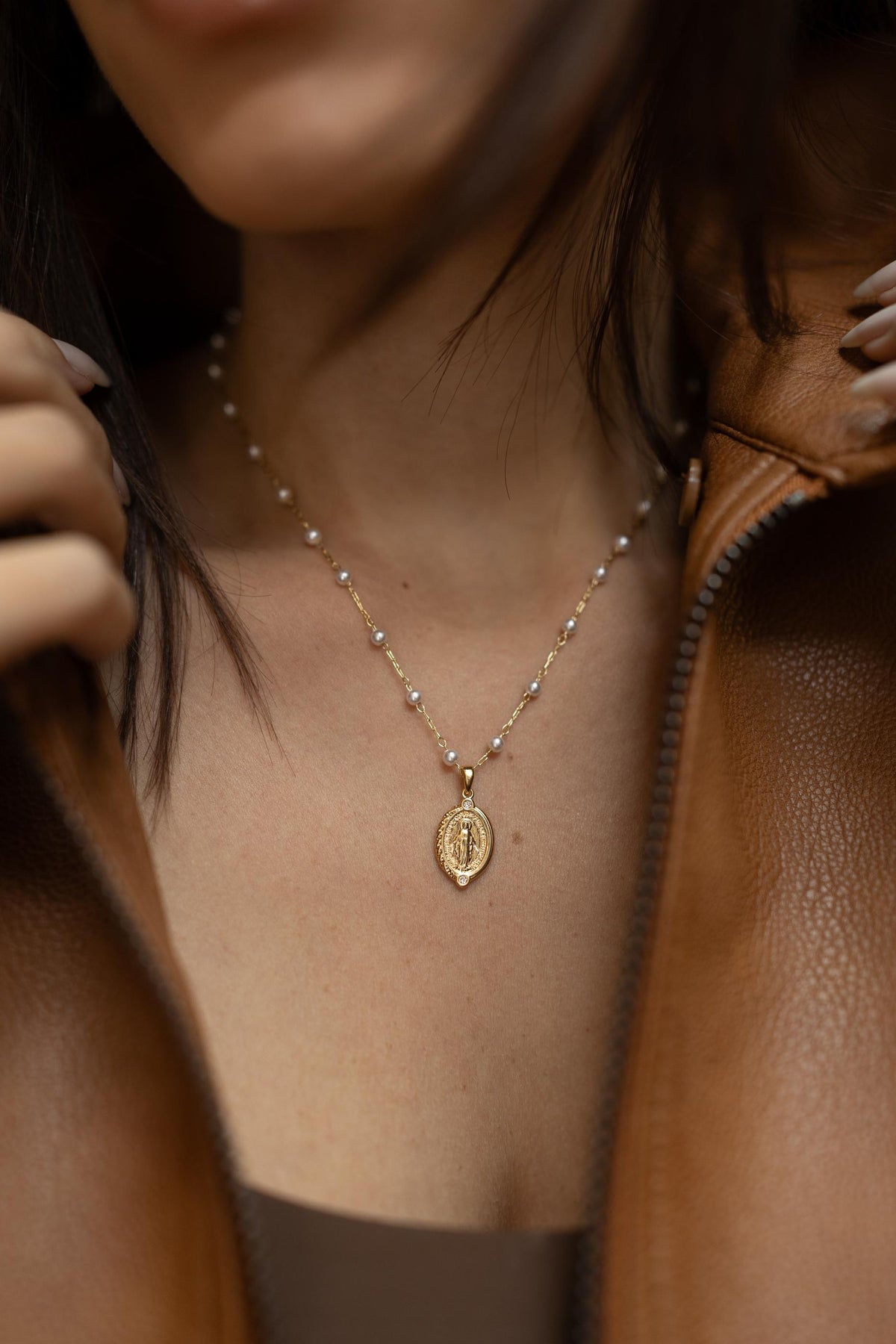 Colar Mini Pérolas Nossa Senhora das Graças Dourado