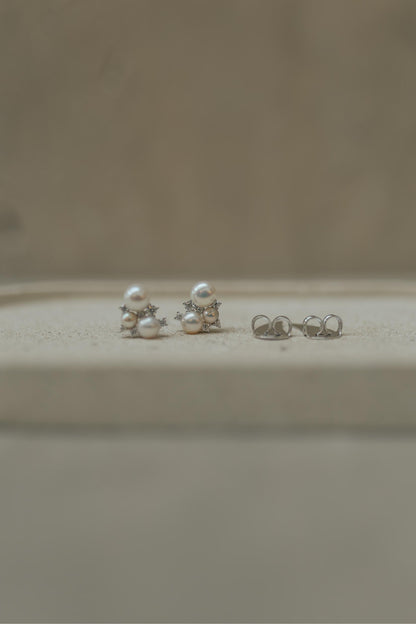 Brinco Mini Ear Cuff Moissanite 3 Pérolas Natural Prata 925 Ródio Branco