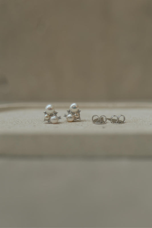 Brinco Mini Ear Cuff Moissanite 3 Pérolas Natural Prata 925 Ródio Branco