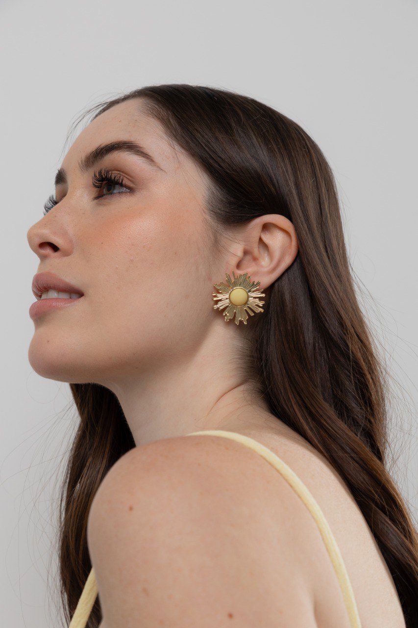 Brinco Raio de Sol Amarelo Manteiga Dourado