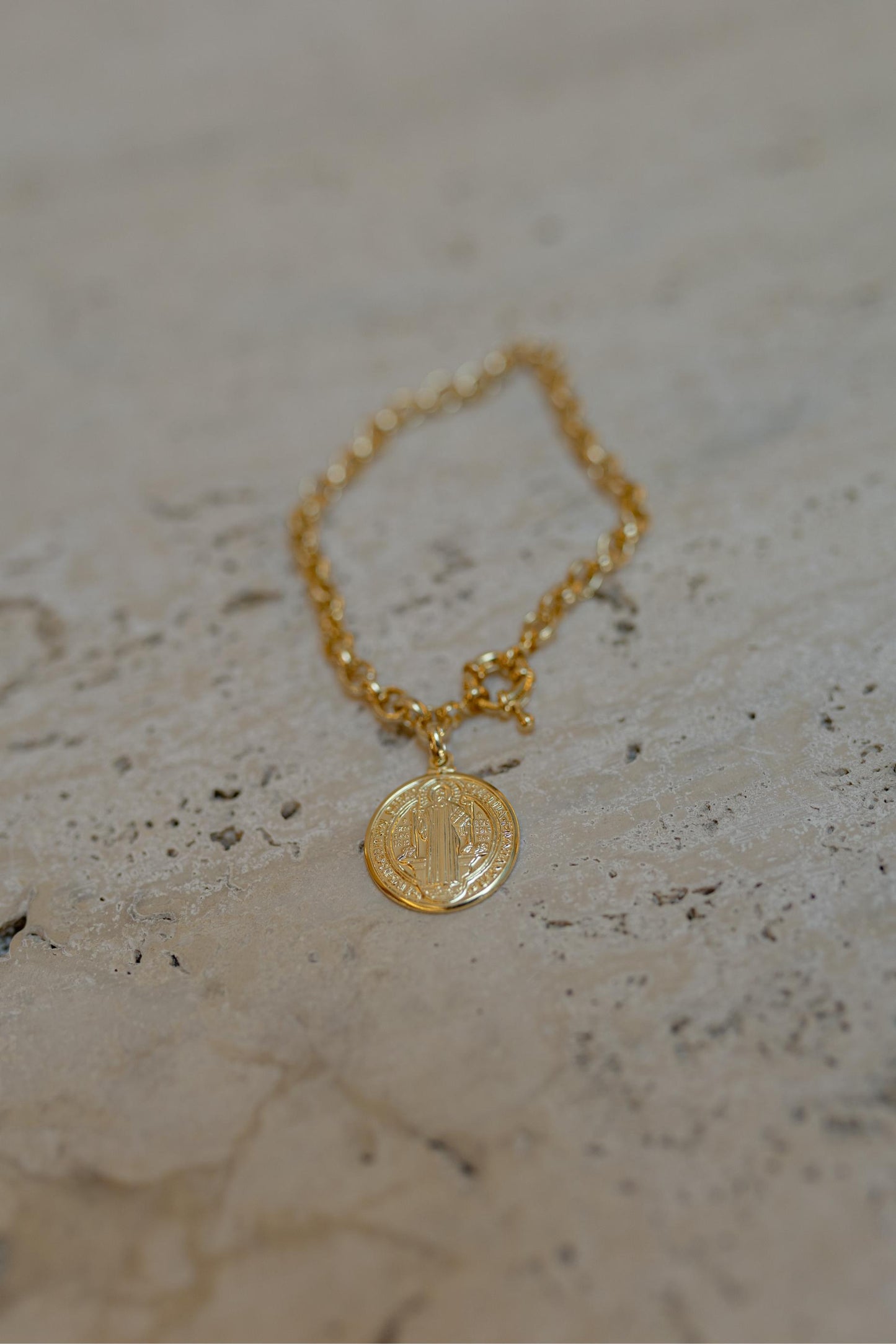 Pulseira Elos Português e Medalha de São Bento Dourado