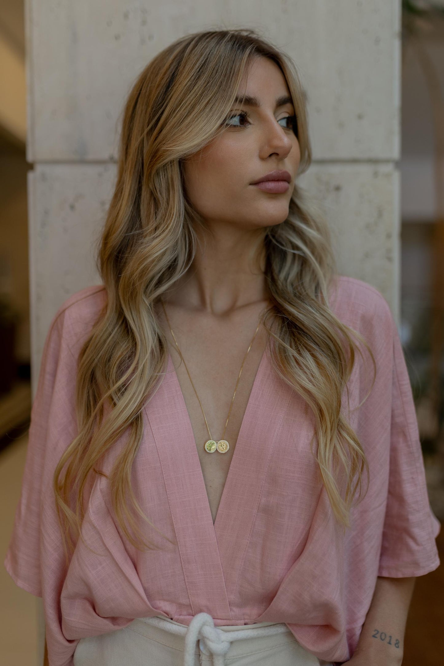 Colar Escapulário De São Bento Cravejado Articulável Dourado