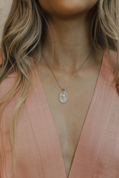 Colar Nossa Senhora de Guadalupe Ródio Branco