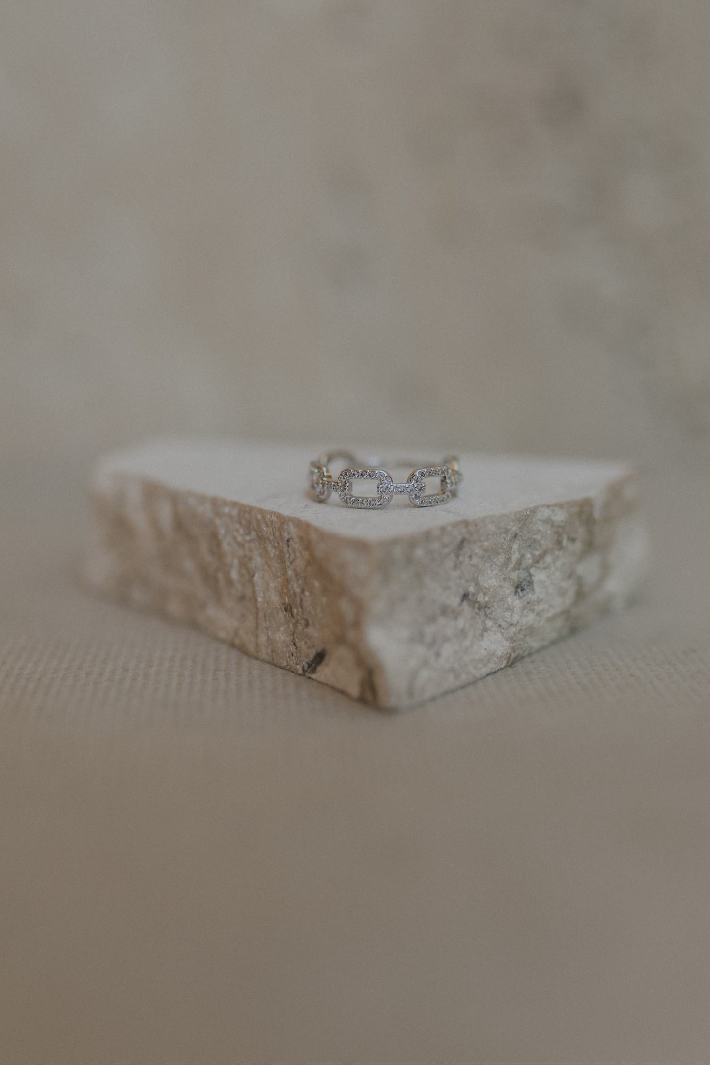 Anel Elos Vazados Cravejados e Lisos Ródio Branco