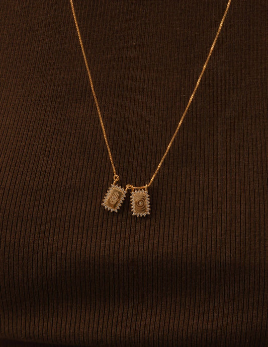 Colar Escapulário Mão de Hamsá Dourado