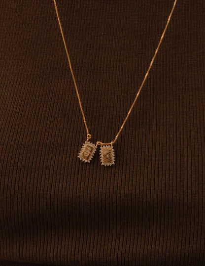 Colar Escapulário Mão de Hamsá Dourado
