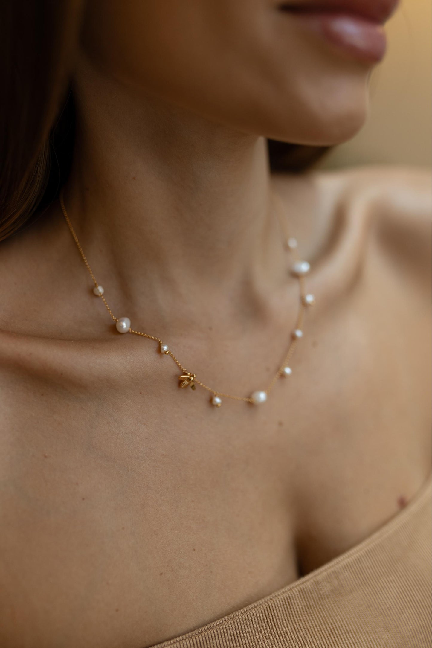 Colar Choker Bee Dourado