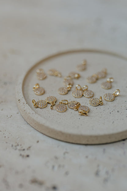 Colar Pingente Circulo Cravejado Dourado