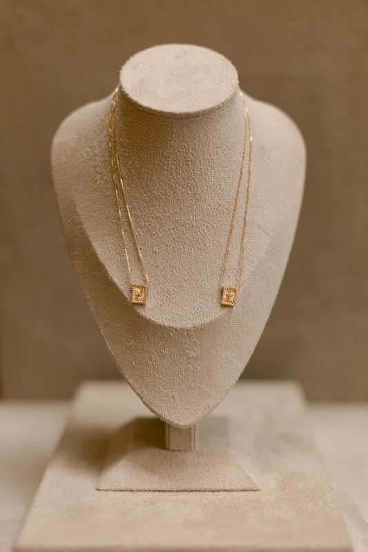 Colar Escapulário Mini Espírito Santo Dourado