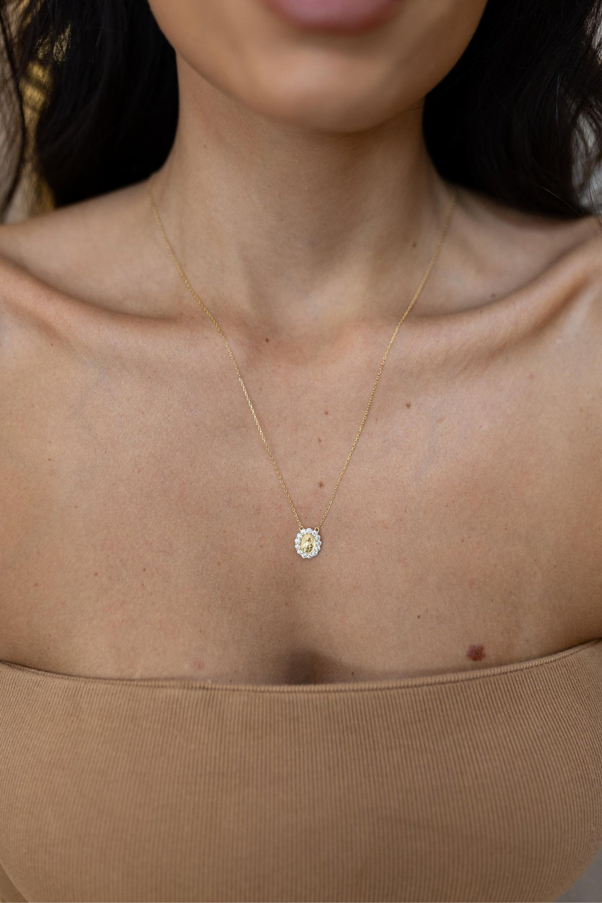 Colar Escapulário Oval Cravejado Moissanite Prata 925 Dourado