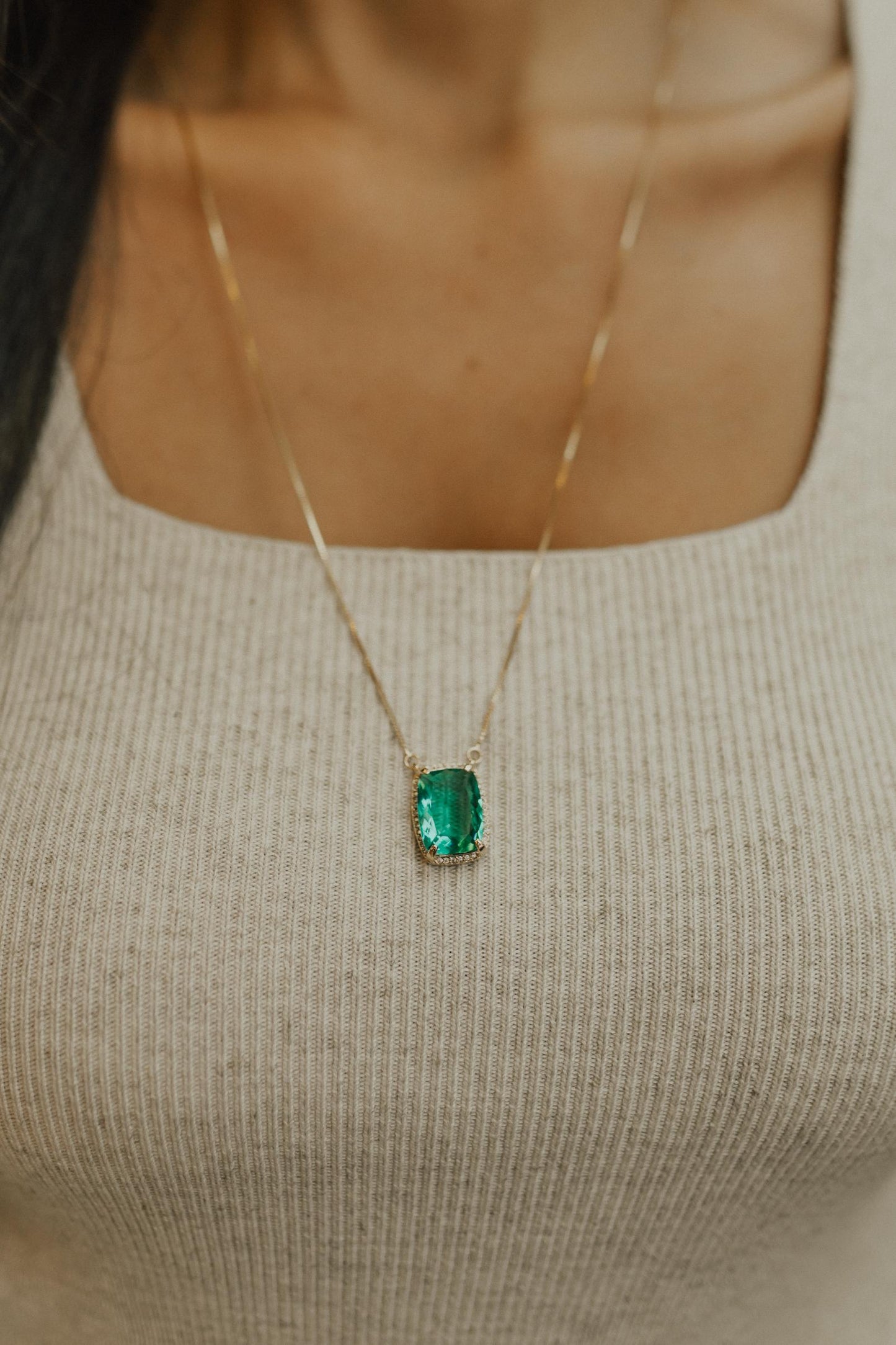 Colar Escapulário Madrepérola Verde Dourado