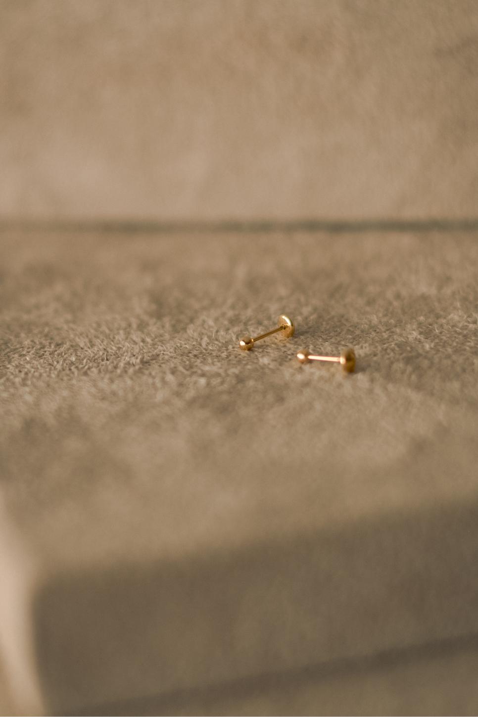 Brinco de Bolinha Baby Dourado