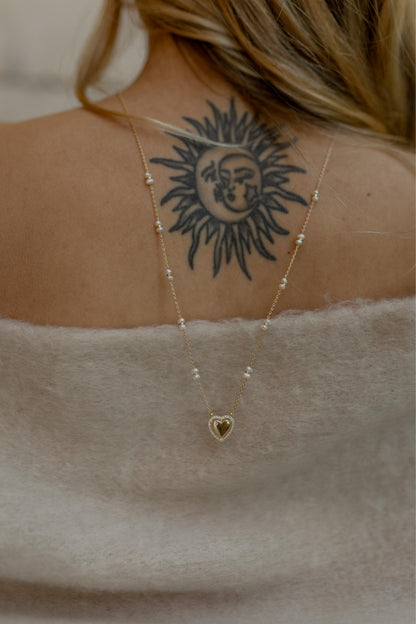 Colar Escapulário Cruz e Coração Pérolas Dourado