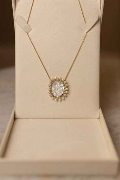 Colar Madrepérola Oval e Pérolas Dourado