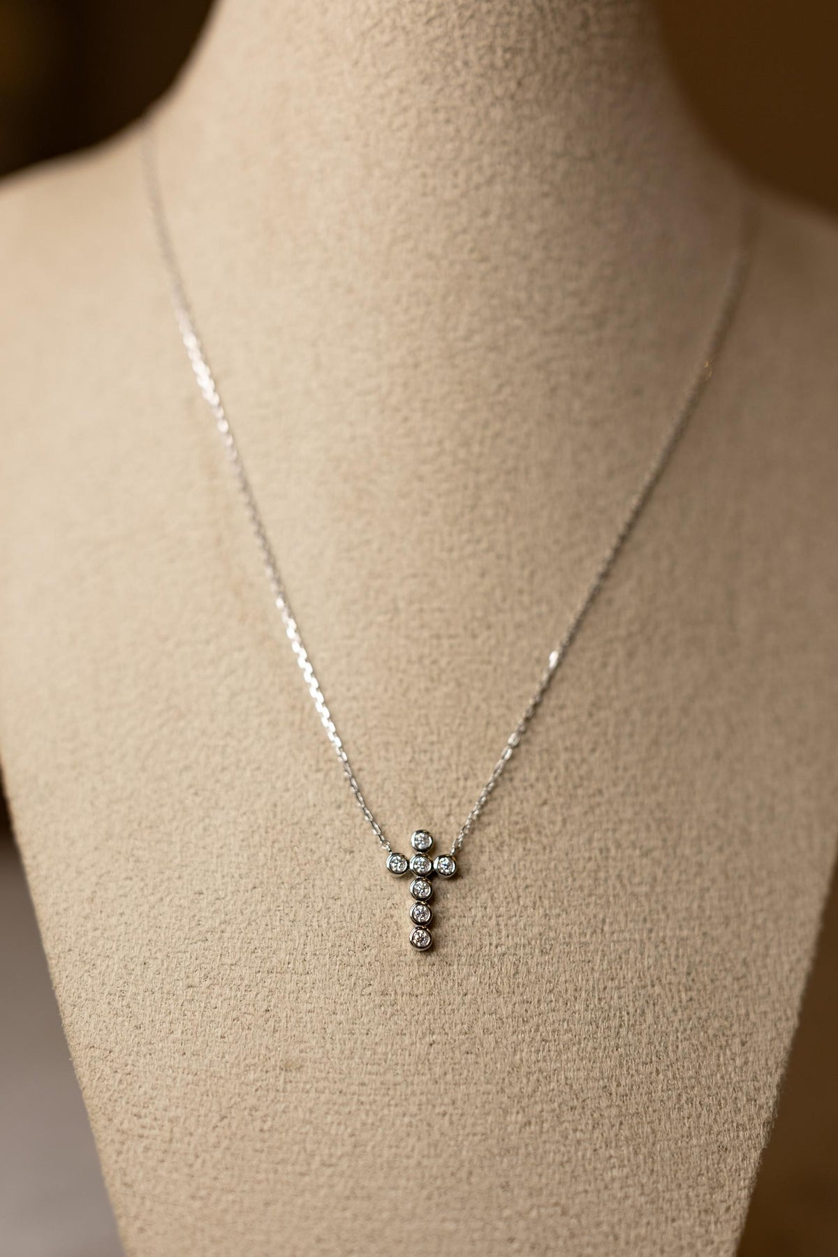 Colar Crucifixo Confete Moissanite Prata 925 Ródio Branco