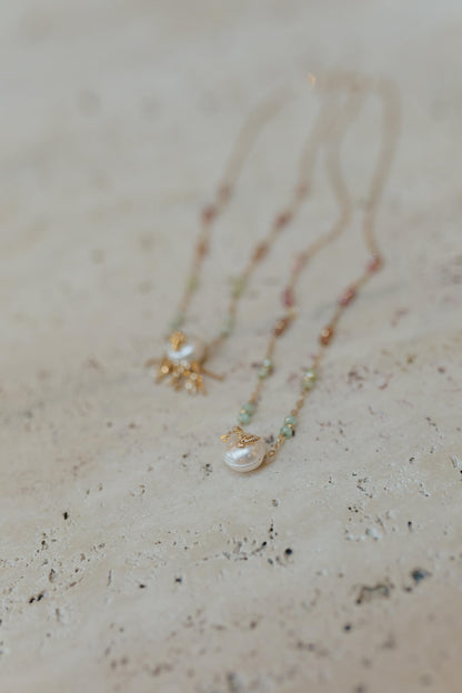 Colar Escapulário Espírito Santo Pérola Pedras Naturais  Dourado
