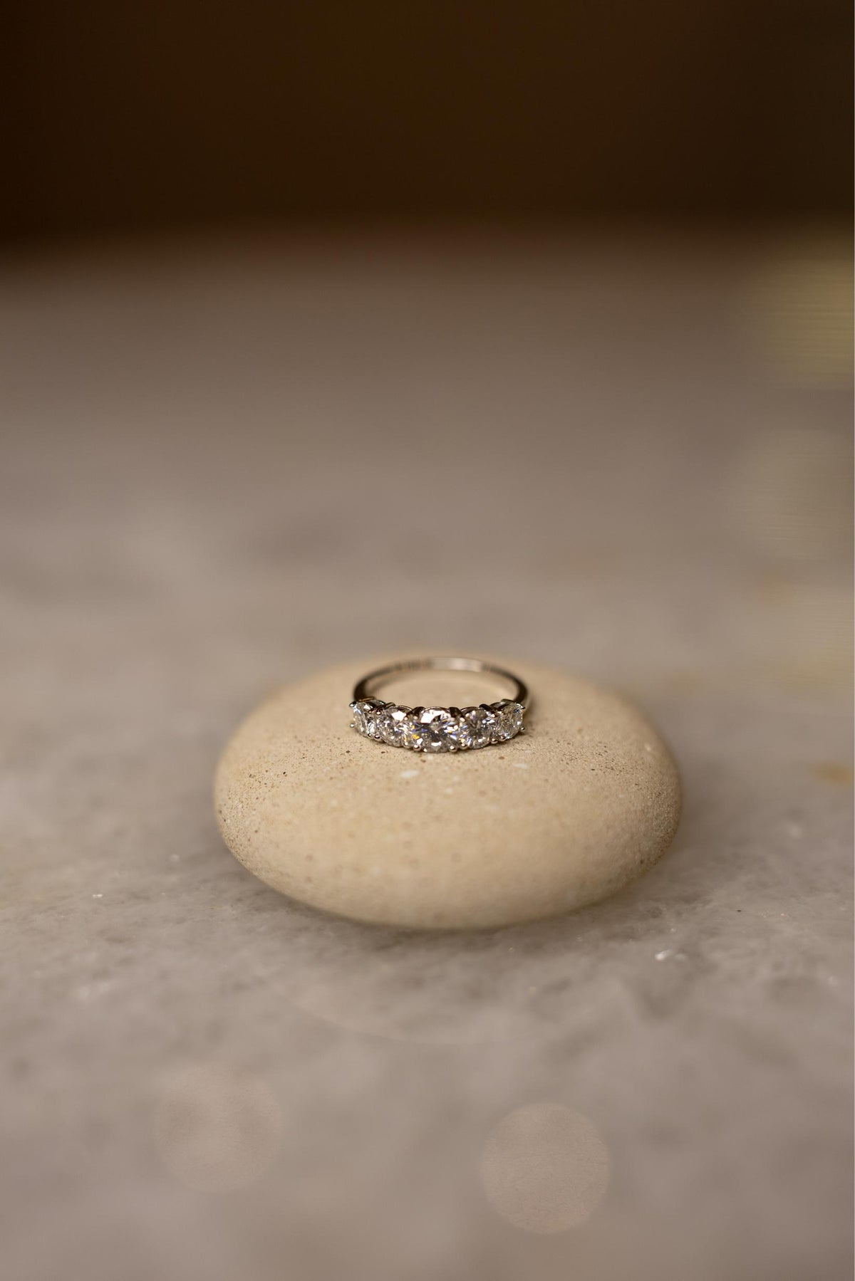 Anel Meia Aliança Decrescente 5mm Moissanite Prata 925 Ródio Branco