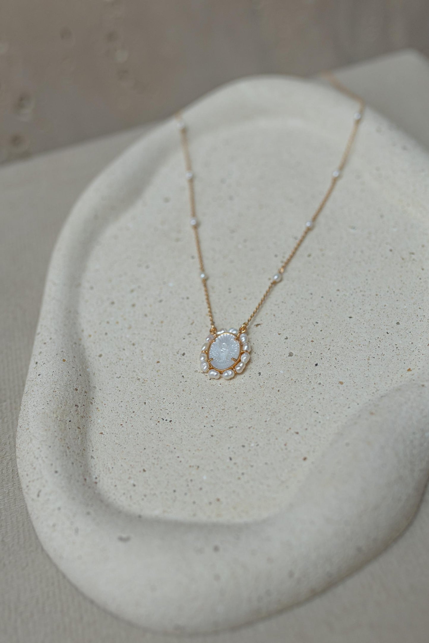 Colar Espírito Santo Madrepérola Pérola Água Doce Dourado