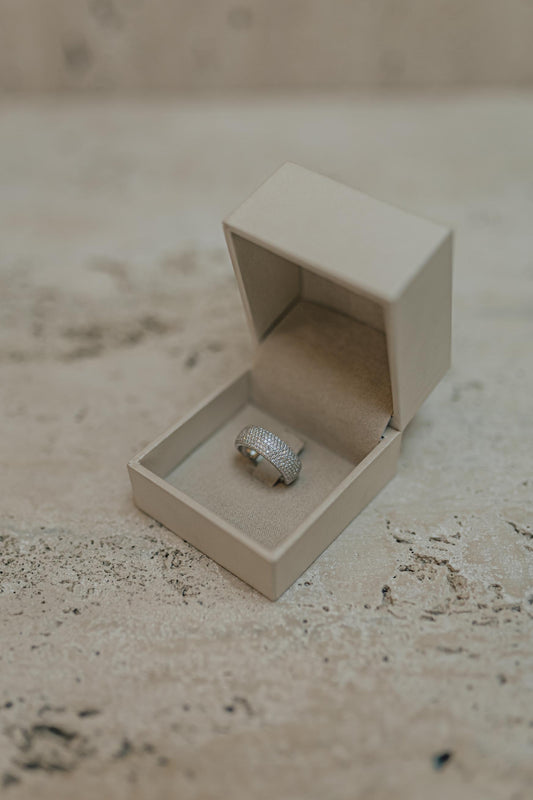 Anel Aparador Meia Aliança Moissanite Prata 925 Ródio Branco