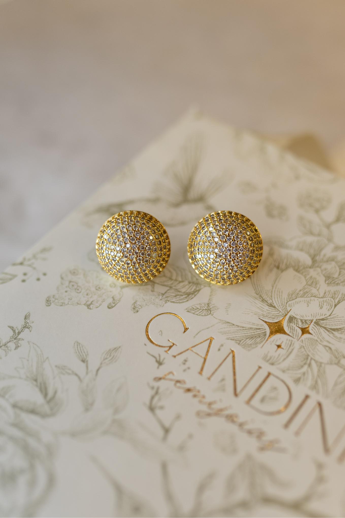 Brinco Meia Esfera Maxi Cravejado Dourado
