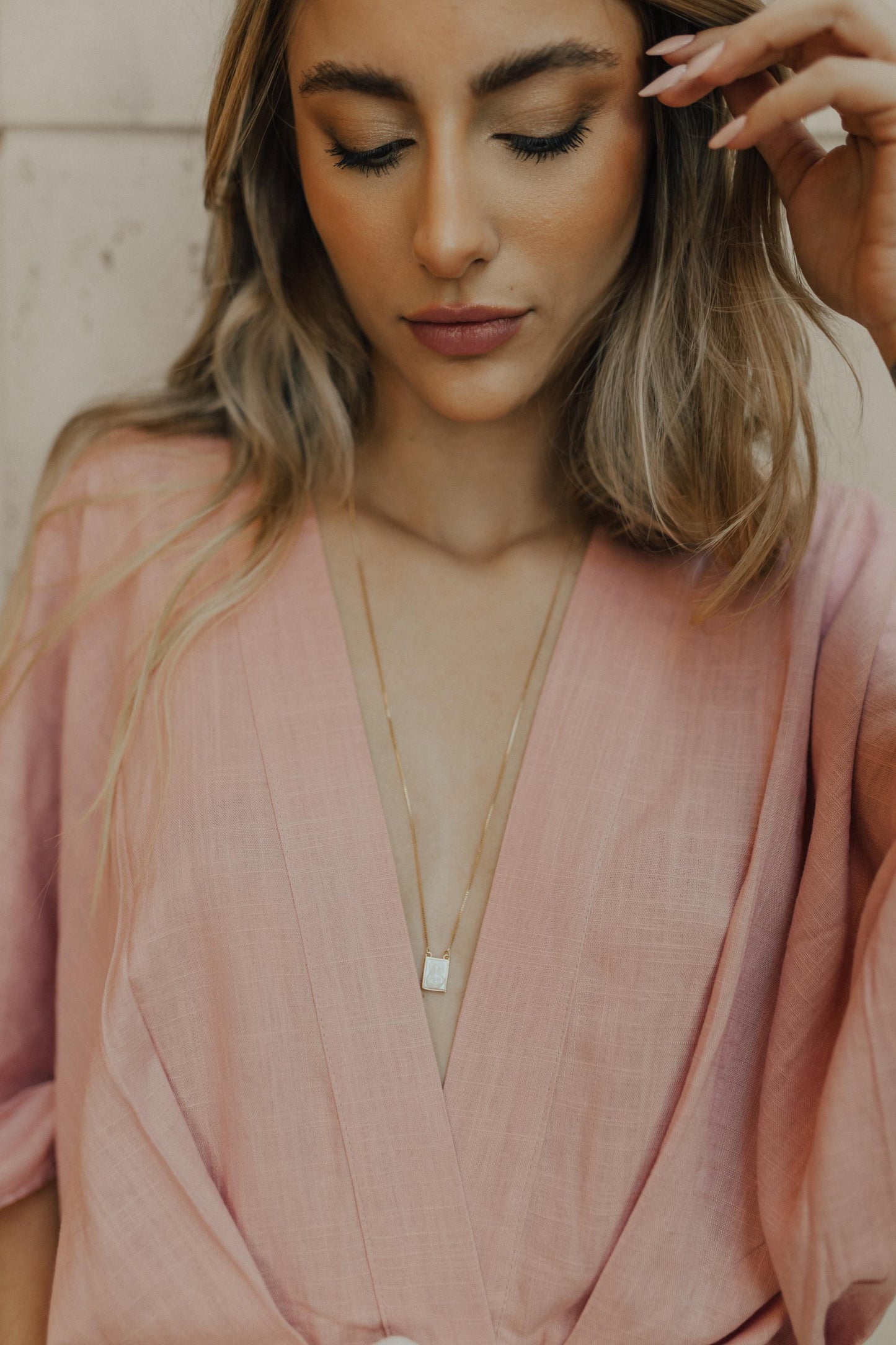 Colar Escapulário Nossa Senhora do Carmo Madrepérola Dourado