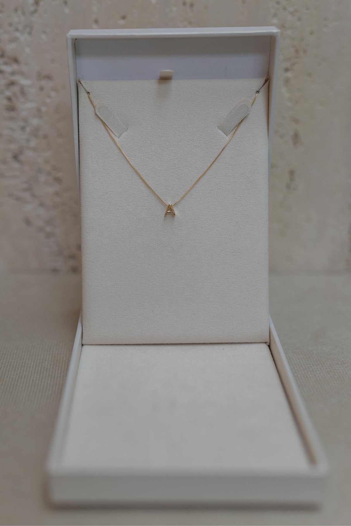 Colar Letra Dourado