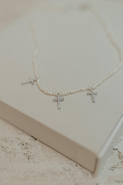 Colar Mini Pérola de Água Doce Crucifixos Prata 925 Ródio Branco
