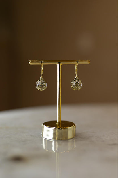 Brinco Argola Medalha de São Bento Dourado