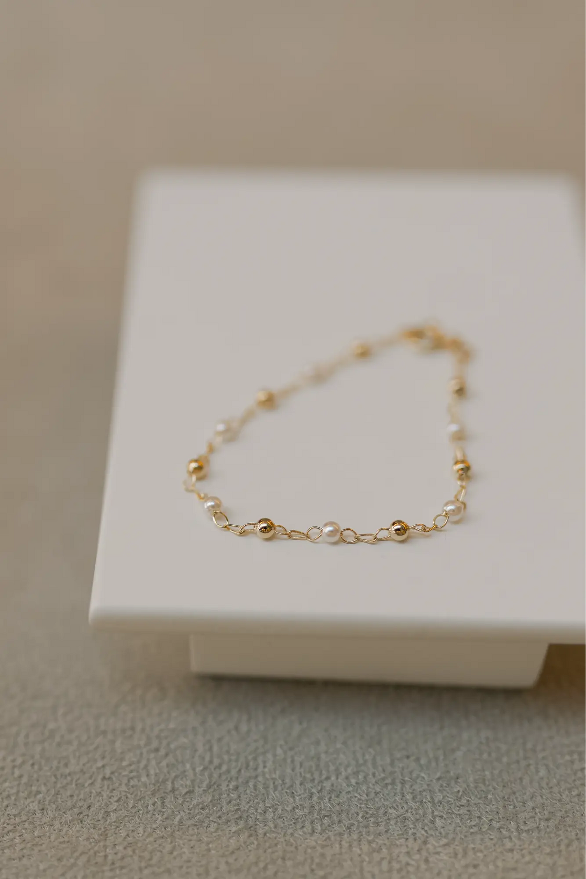 Pulseira Infantil Pérola e Bolinha Dourado