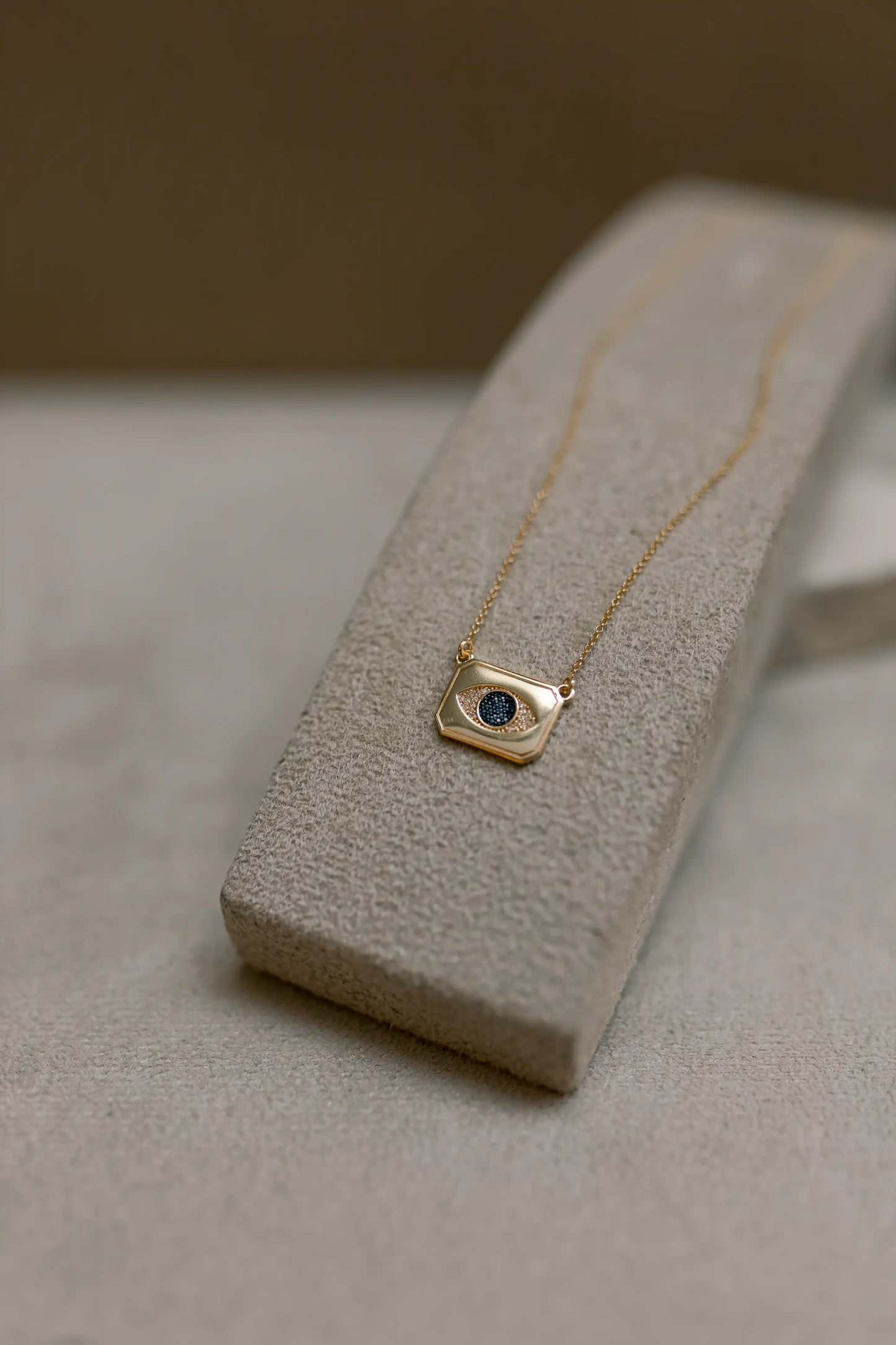 Colar de Placa com Olho Grego Dourado