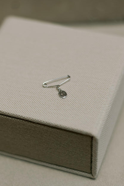 Alfinete Batizado Medalha Milagrosa Ródio Branco