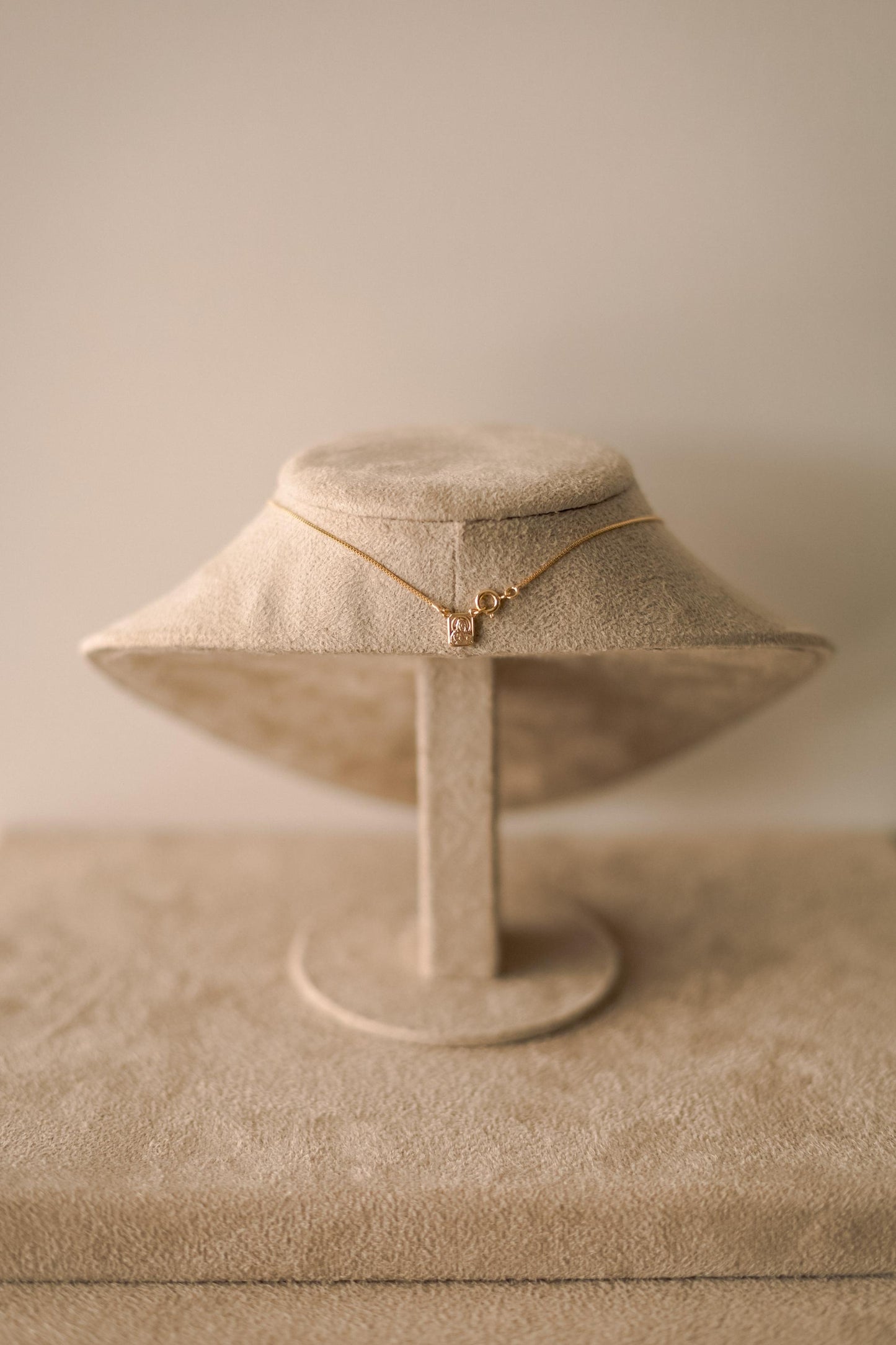 Colar Escapulário Infantil Clássico Dourado