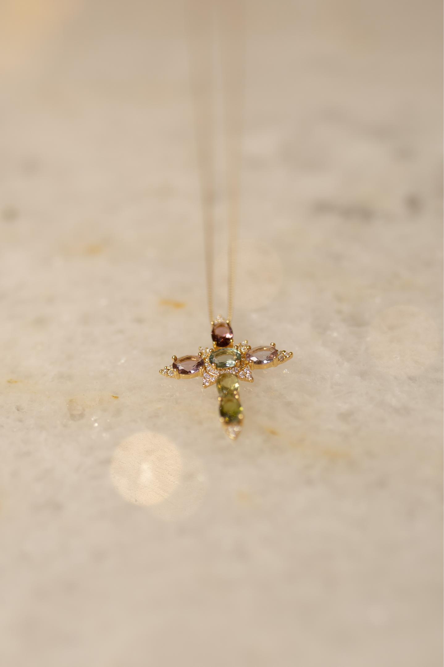 Colar Crucifixo Luxo Dourado