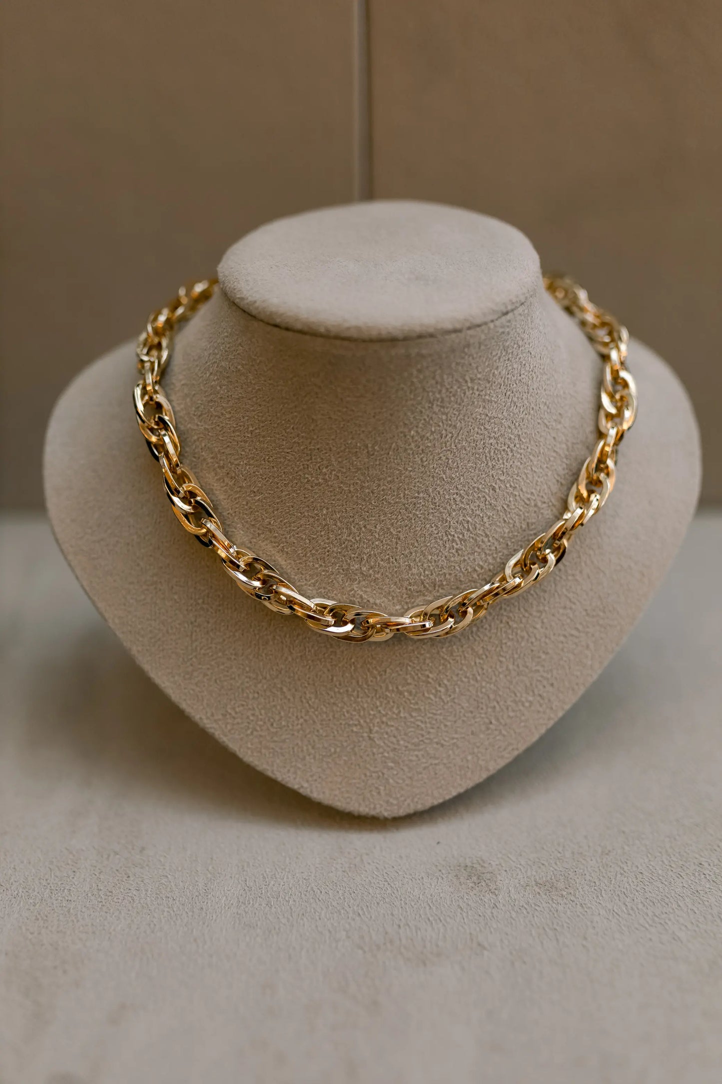 Colar Choker Elos Trançados Dourado