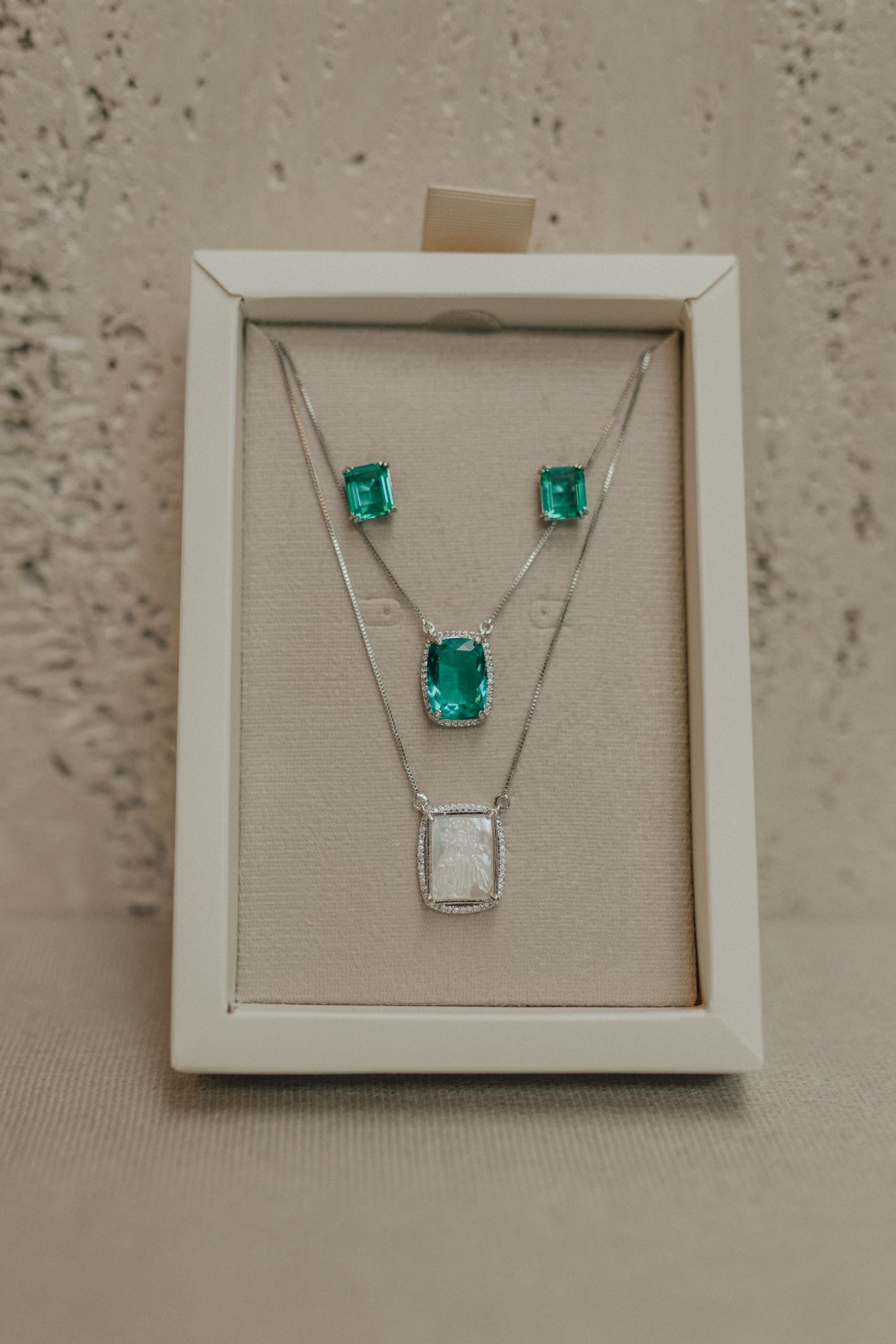 Colar Escapulário Madrepérola Verde Ródio Branco