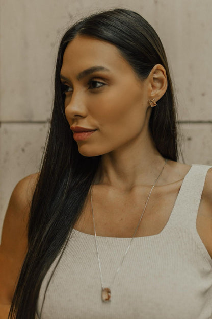 Brinco Solitário Retangular Morganita Ródio Branco