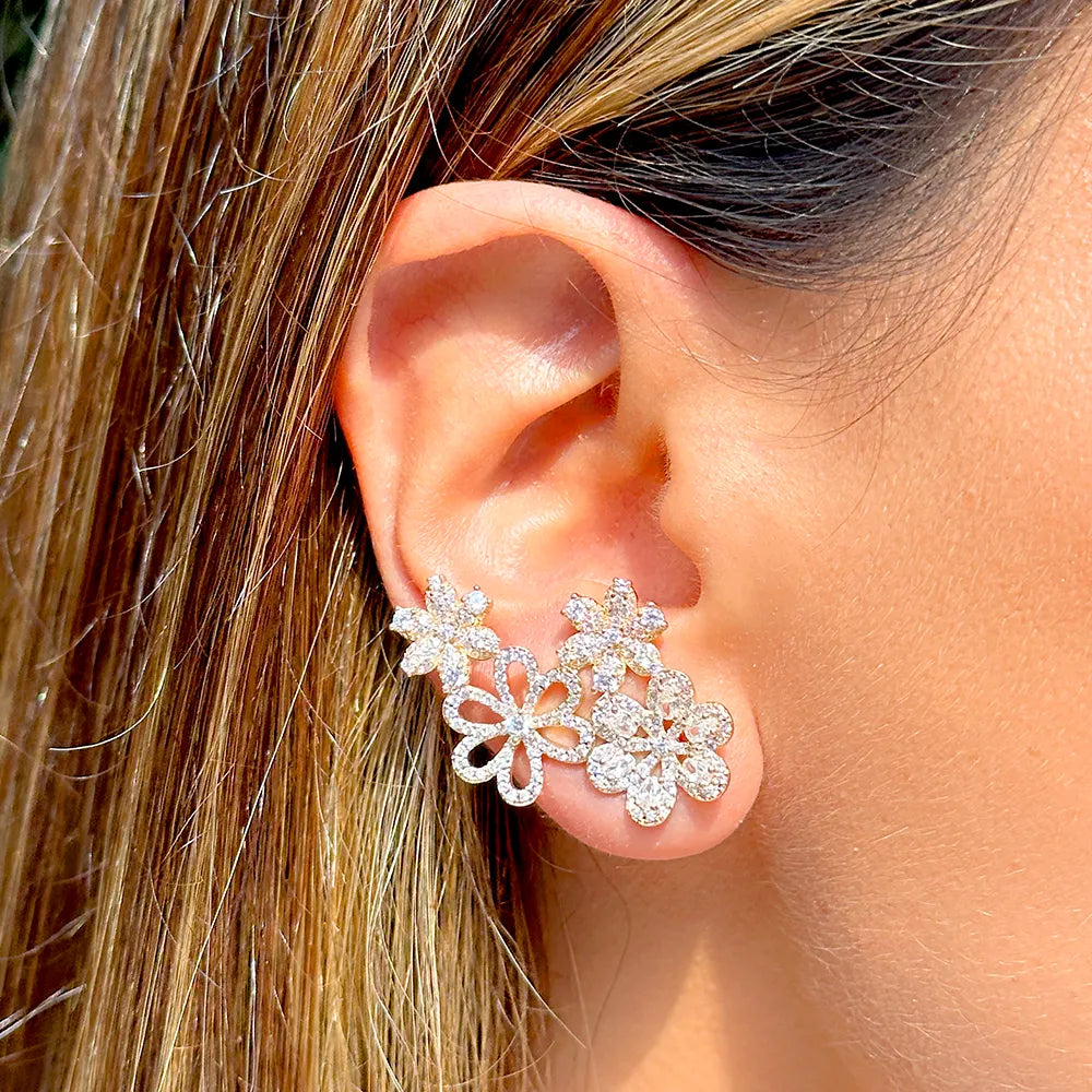Brinco Ear Cuff Flores Cravejada Cristal Dourado
