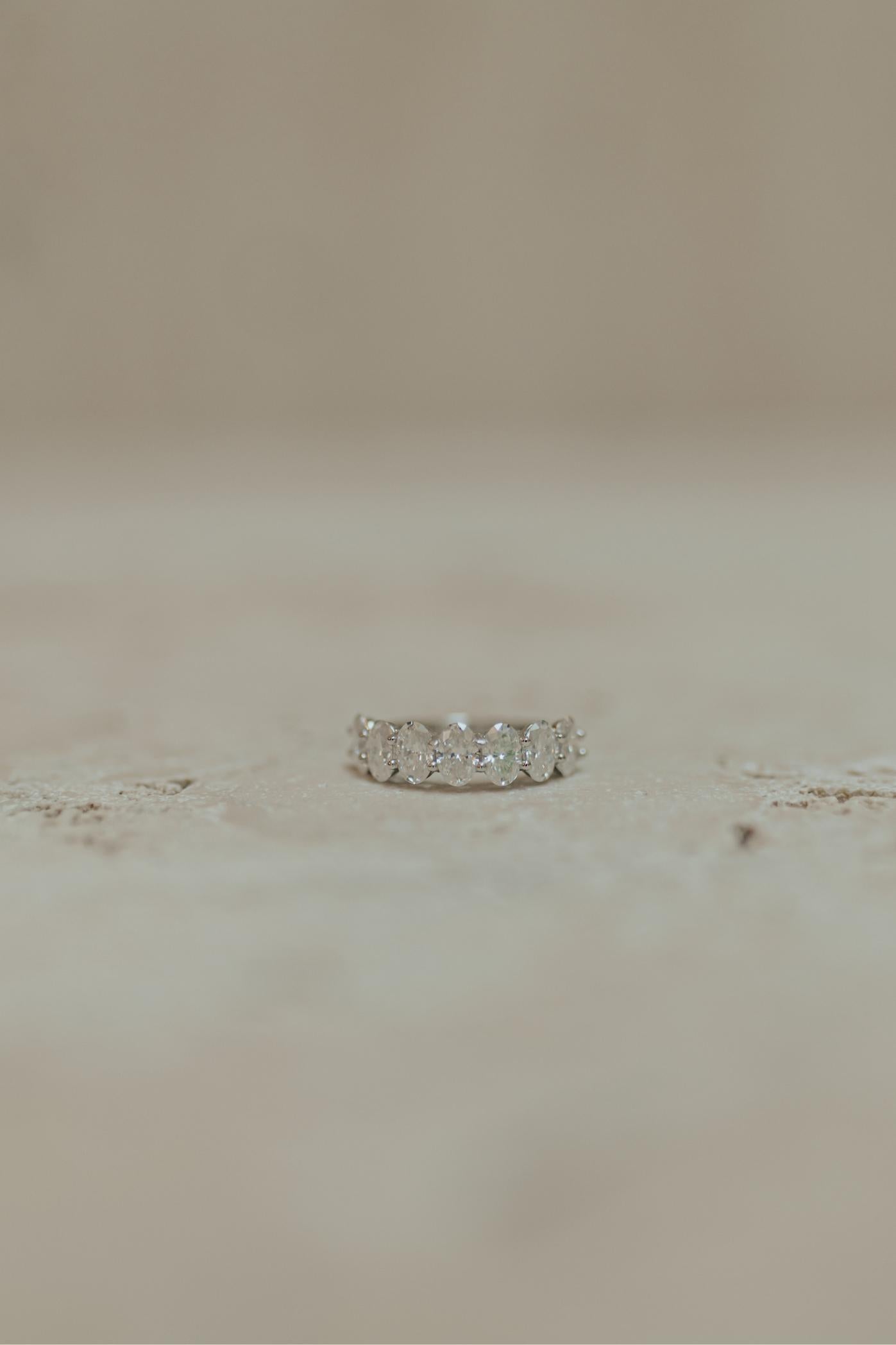 Anel Meia Aliança Oval Moissanite Prata 925 Ródio Branco