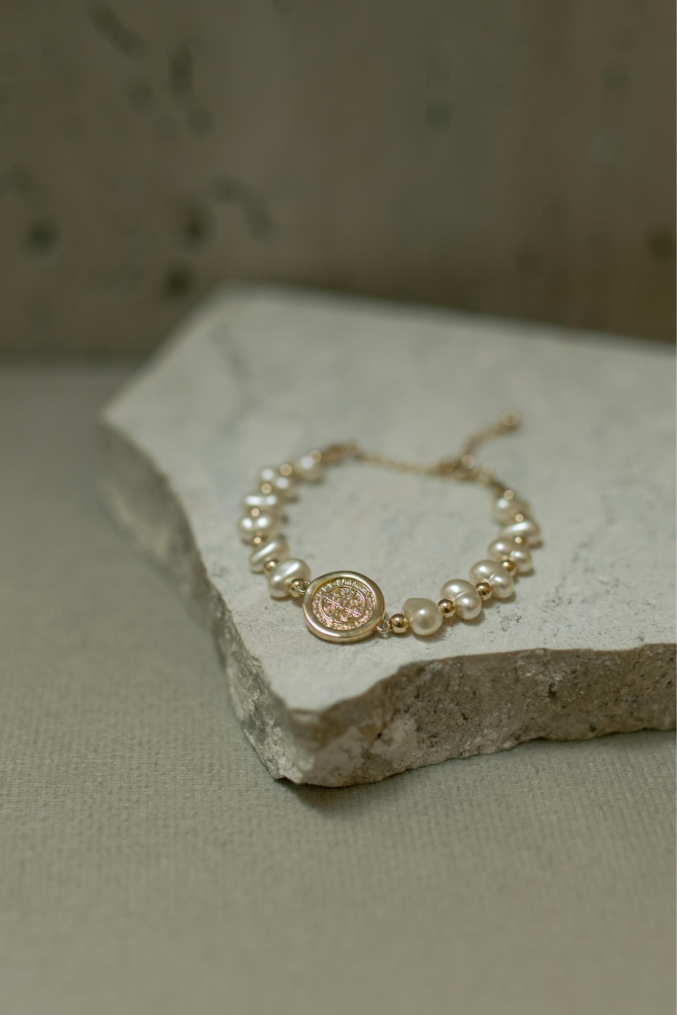 Pulseira São Bento Pérolas Dourado