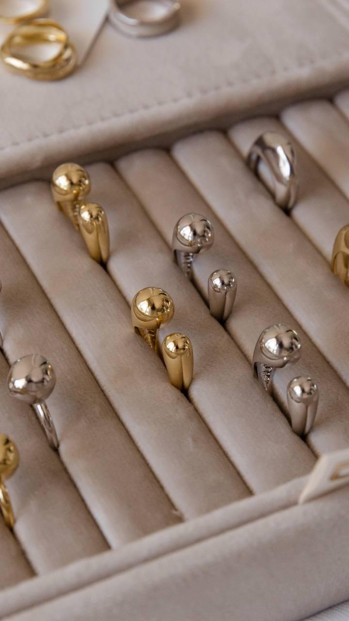 Anel Esferas Ajustável Duo Dourado