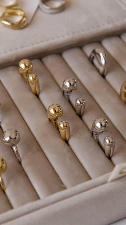 Anel Esferas Ajustável Duo Dourado