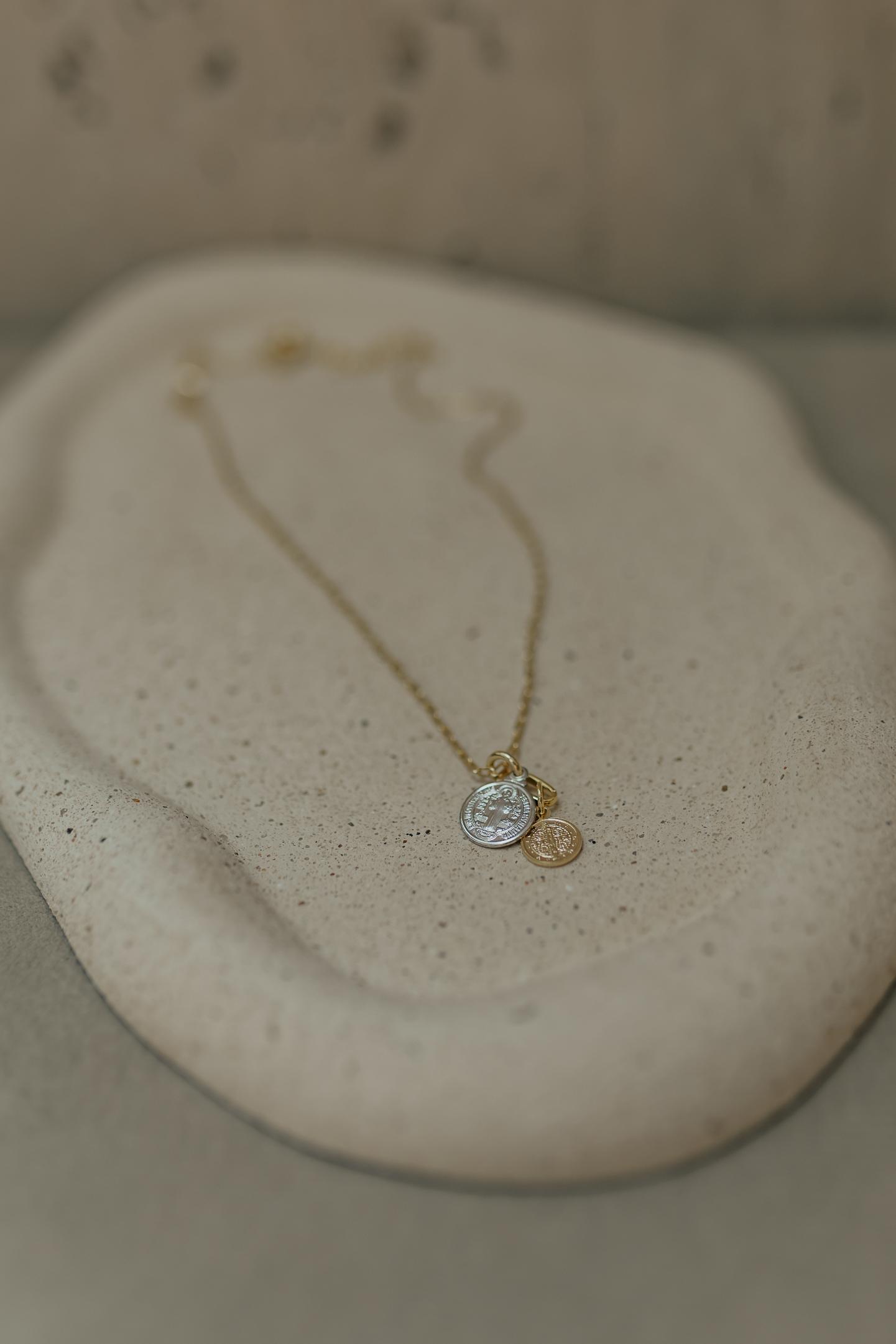 Colar Mini Medalhas de São Bento