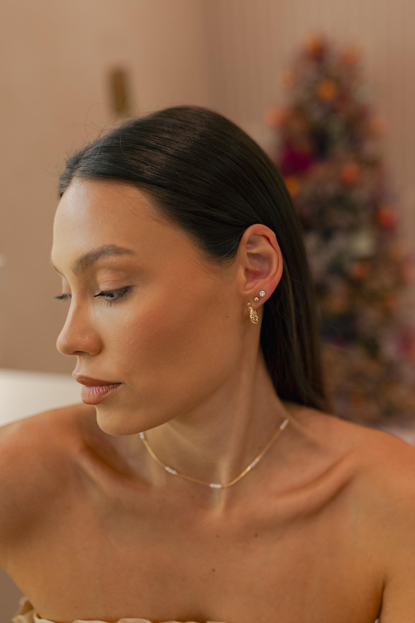 Colar Choker com Detalhes de Pérolas Ouro