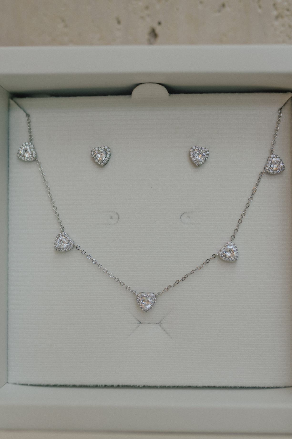 Colar Choker 5 Corações Cristal Ródio Branco