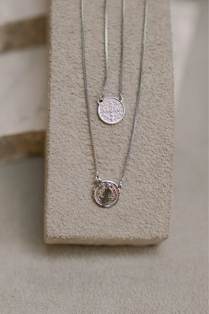 Colar Escapulário São Bento Ródio Branco