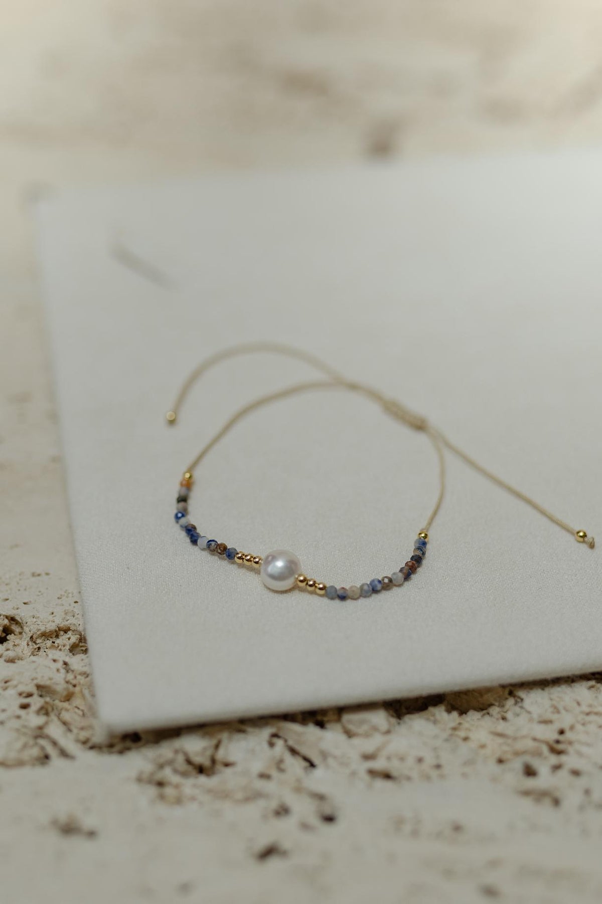 Pulseira Seda Shambala Turmalina e Pérola Dourada