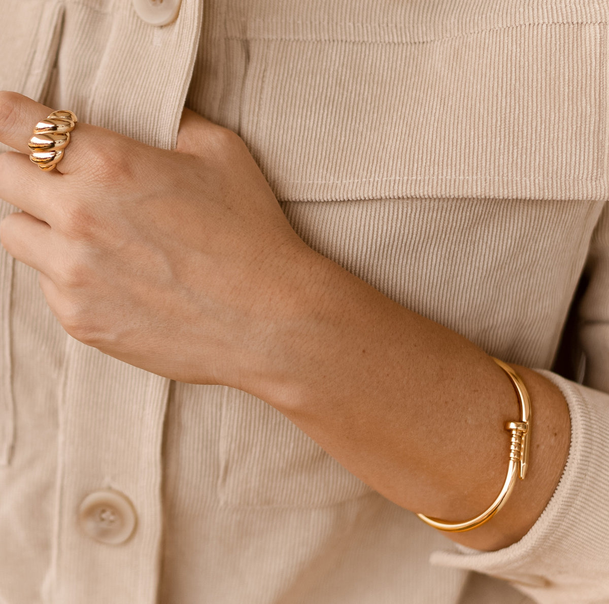 Bracelete Design Prego Dourado